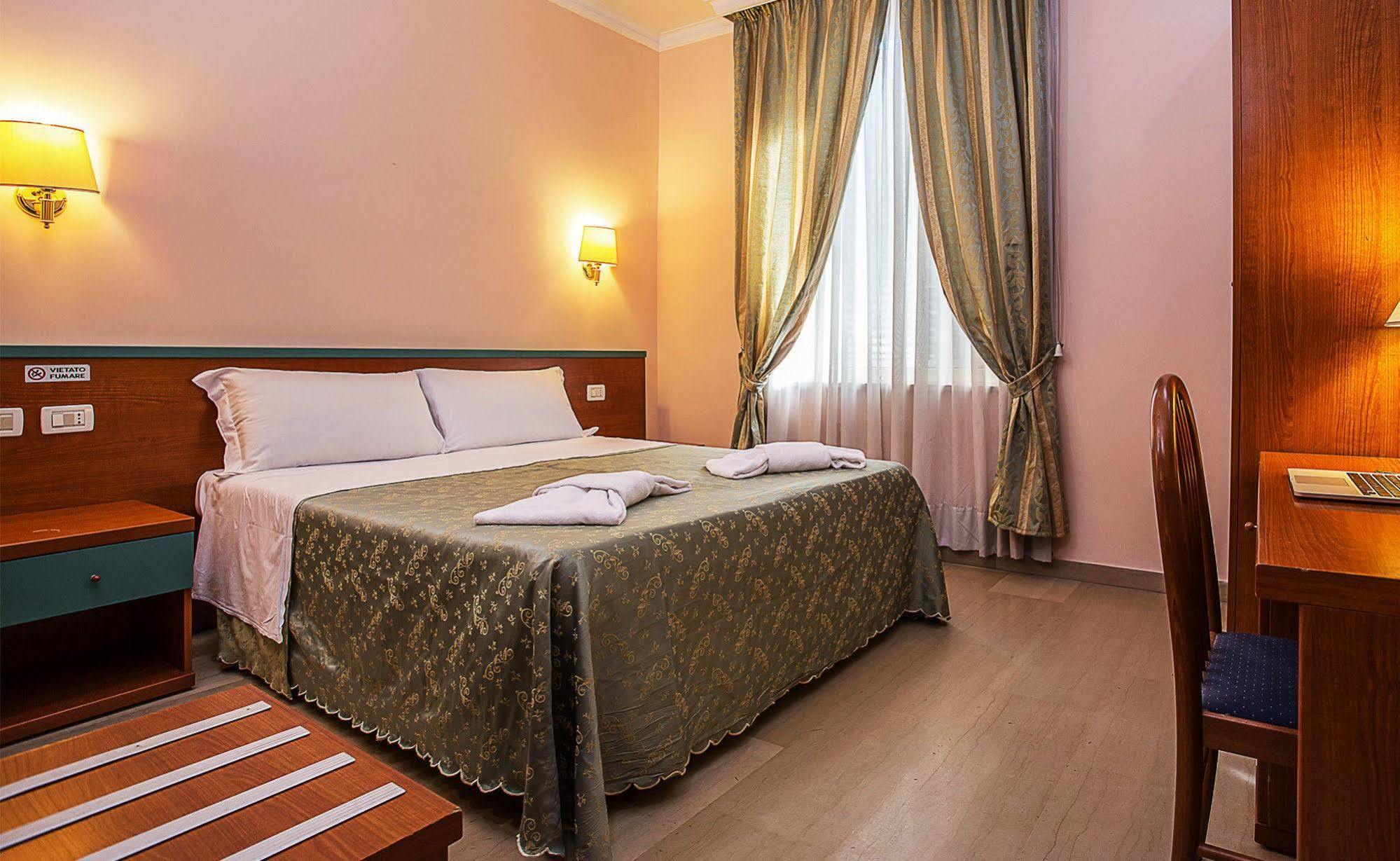 רומא Hotel Center 3 מראה חיצוני תמונה